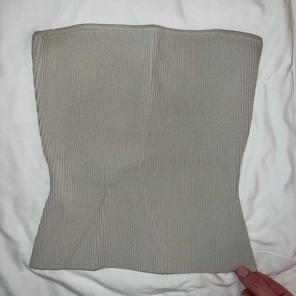 Aritzia Sculptknit Strapless top